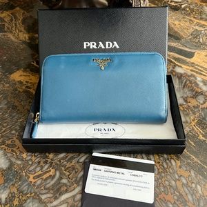 PRADA SAFFIANO ZIP WALLET (COBALTO)